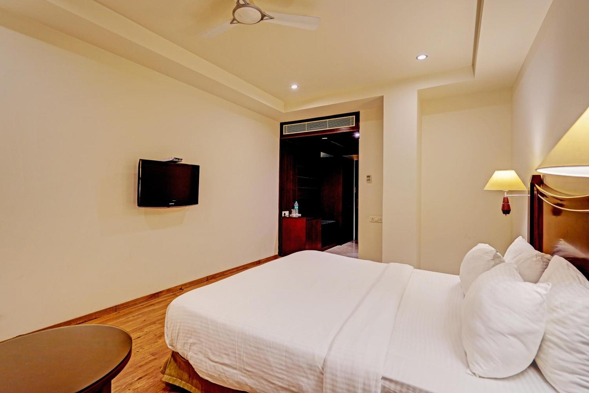 The Frist Collection Hotel New Delhi Exterior photo