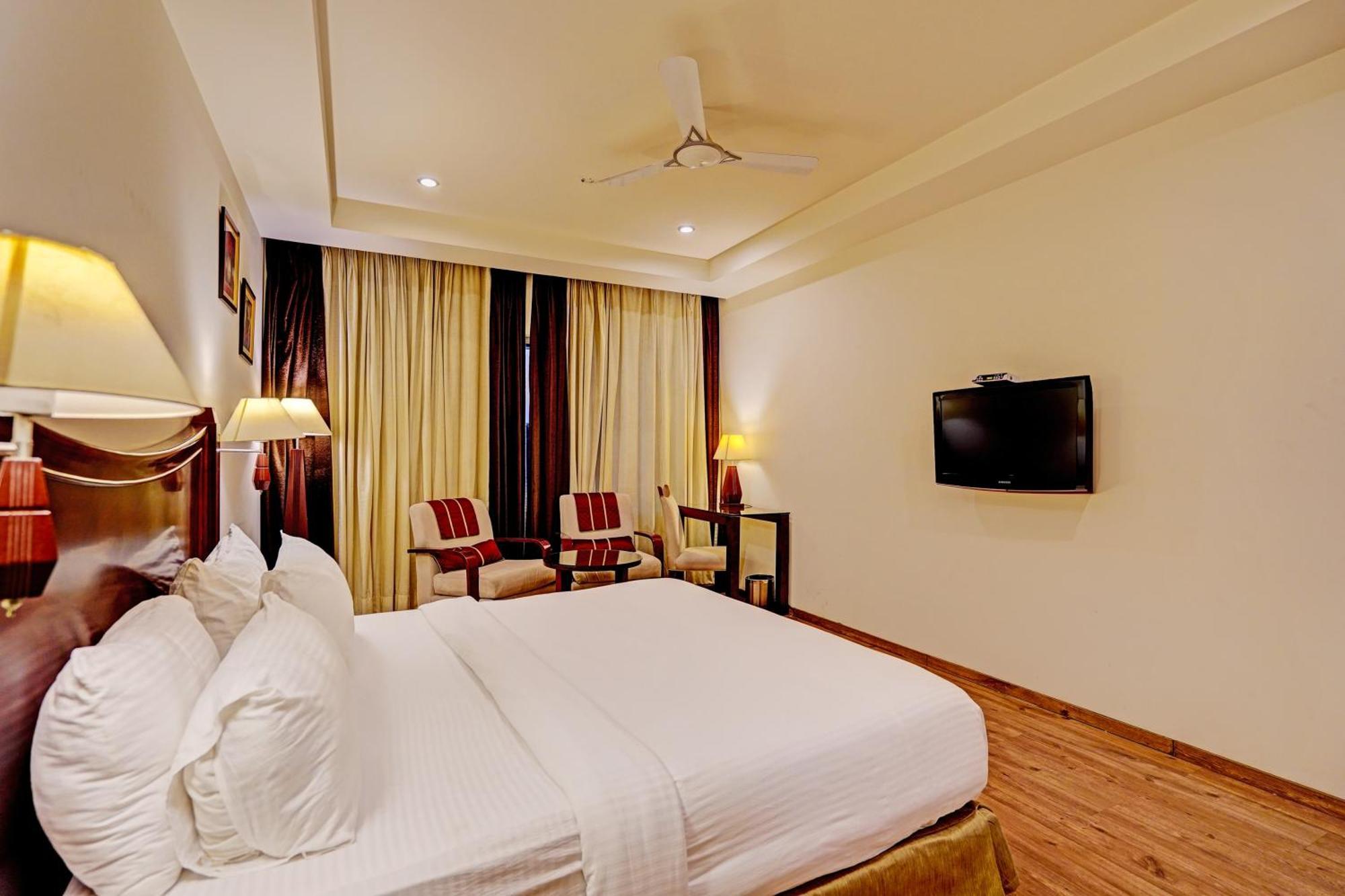 The Frist Collection Hotel New Delhi Exterior photo