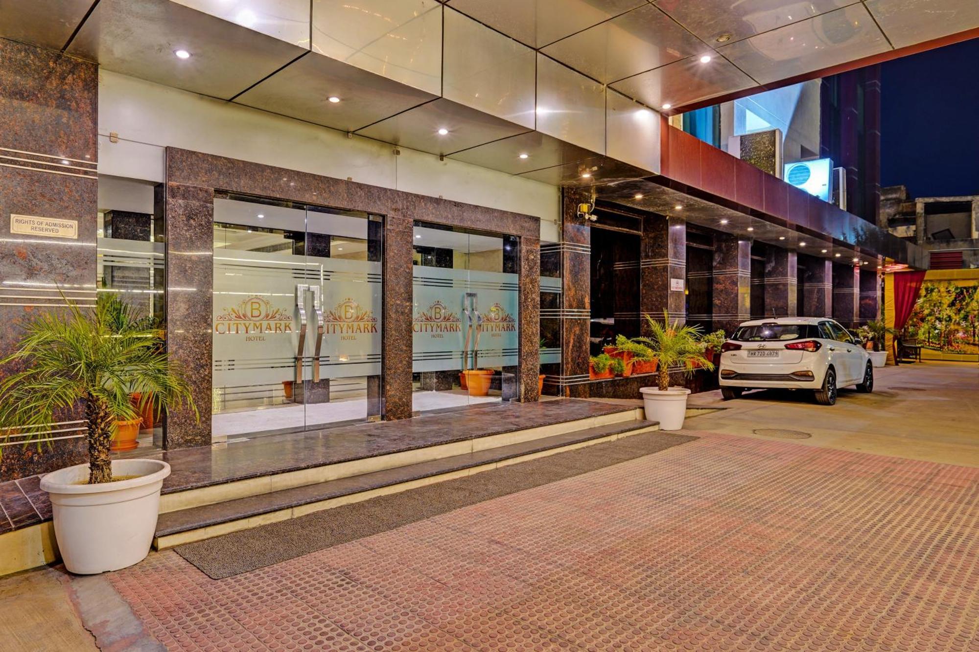 The Frist Collection Hotel New Delhi Exterior photo
