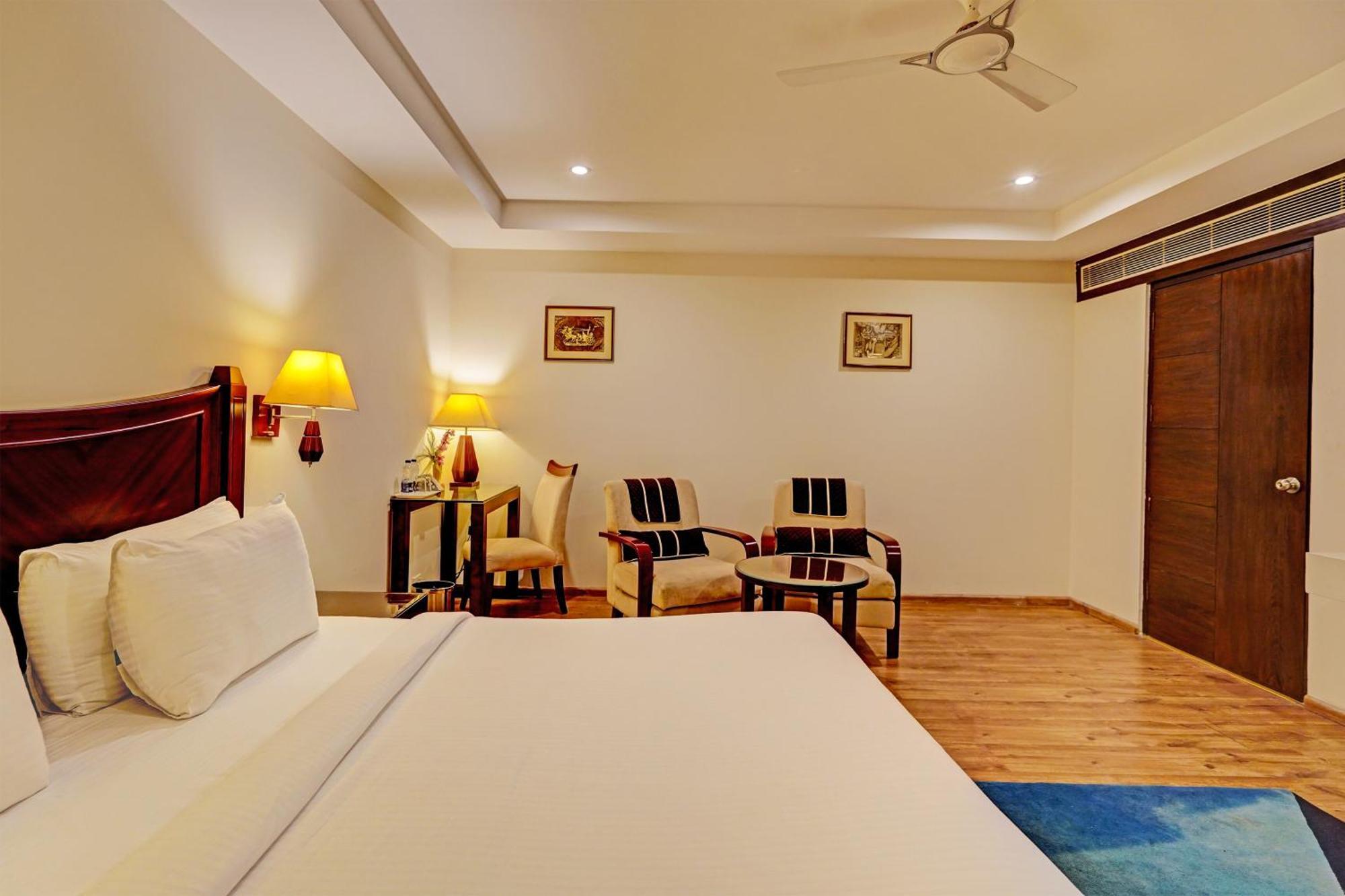 The Frist Collection Hotel New Delhi Exterior photo